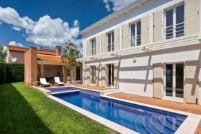 Villa Rafaelle with 3 bedrooms and pool in Porec